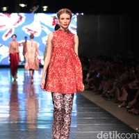 Koleksi Alleira dengan Eksplorasi Batik Jawa, yang mengusung tema Yavadvipa yang bertempat di Ballroom Dharmawangsa Hotel. Jakarta. [Foto: Mohammad Abduh/Wolipop]