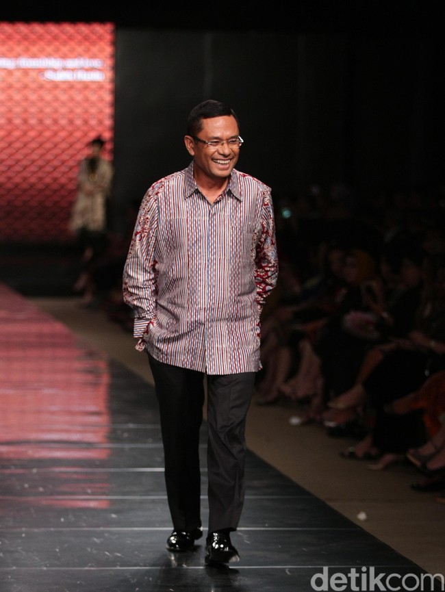 Koleksi Alleira dengan Eksplorasi Batik Jawa, yang mengusung tema Yavadvipa yang bertempat di Ballroom Dharmawangsa Hotel. Jakarta. [Foto: Mohammad Abduh/Wolipop]