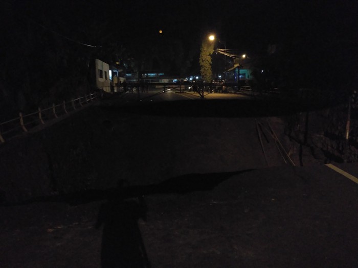 Pipa PDAM Rusak Akibat Jalan Putus di Banjar, Warga Keluhkan Air Bersih