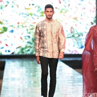 Koleksi Alleira dengan Eksplorasi Batik Jawa, yang mengusung tema Yavadvipa yang bertempat di Ballroom Dharmawangsa Hotel. Jakarta. [Foto: Mohammad Abduh/Wolipop]