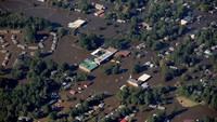 Penampakan banjir di Lumberton. Hingga saat ini, korban tewas akibat topan itu sebanyak 8 orang. Chris Keane/Reuters/detikFoto.