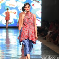 Koleksi Brand Alleira dengan Eksplorasi Batik Jawa, yang mengusung tema Yavadvipa bertempat di Ballroom Dharmawangsa Hotel. Jakarta. [Foto: Mohammad Abduh/Wolipop]