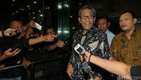 Sebelumnya, KPK sudah memeriksa Djarot pada Kamis (29/9). Pada saat itu ia diperiksa sebagai saksi atas tersangka Irman Gusman.