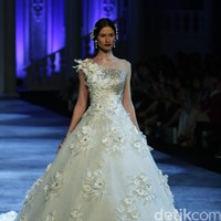 Koleksi terbaru dari brand Sebastian Red & Sebastian Sposa, dengan mengusung tema ARISTOCRAT bertempat di Ballroom The Ritz-Carlton Pasific Place. Jakarta. [Foto Mohammad Abduh/Wolipop]