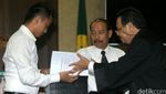 Bacakan Pledoi, Jessica Teteskan Air Mata