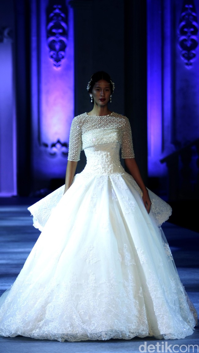 Koleksi terbaru dari brand Sebastian Red & Sebastian Sposa, dengan mengusung tema ARISTOCRAT bertempat di Ballroom The Ritz-Carlton Pasific Place. Jakarta. [Foto Mohammad Abduh/Wolipop]