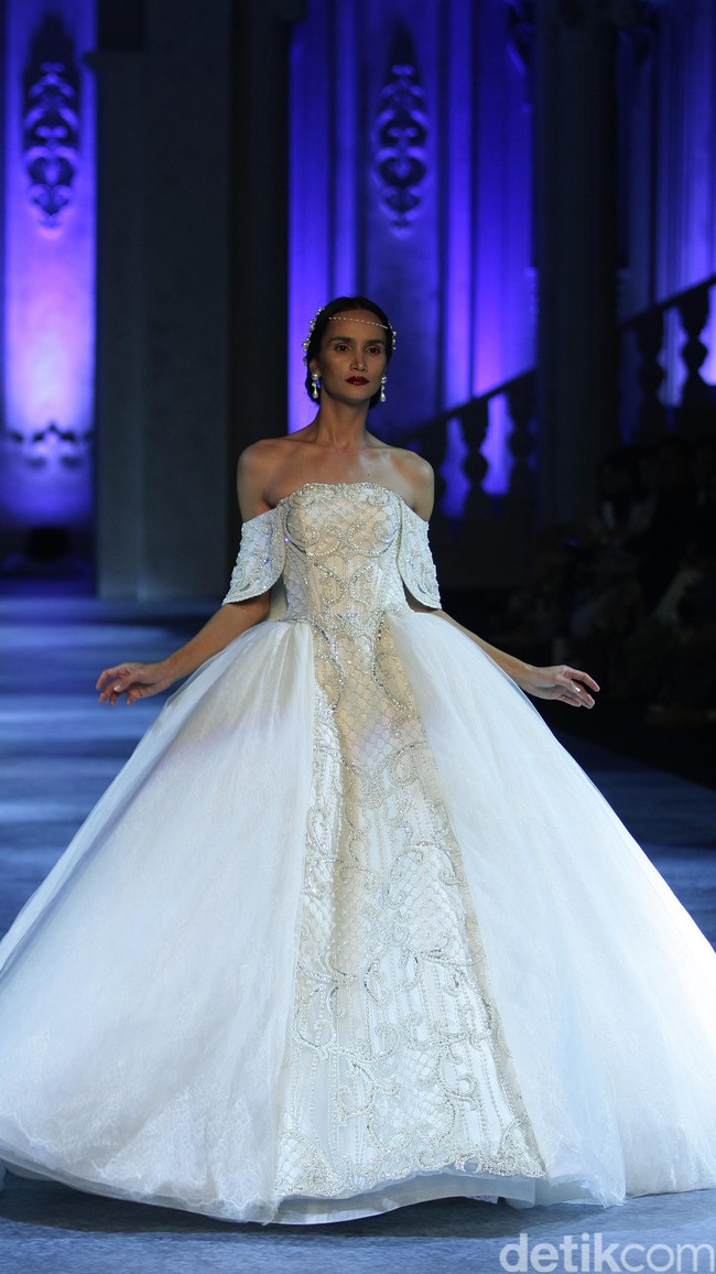 Koleksi terbaru dari brand Sebastian Red & Sebastian Sposa, dengan mengusung tema ARISTOCRAT bertempat di Ballroom The Ritz-Carlton Pasific Place. Jakarta. [Foto Mohammad Abduh/Wolipop]