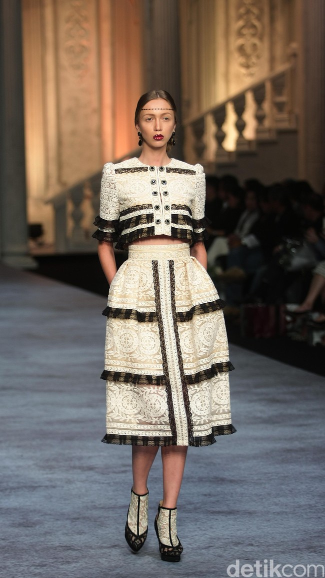 Koleksi terbaru dari brand Sebastian Red & Sebastian Sposa, dengan mengusung tema ARISTOCRAT bertempat di Ballroom The Ritz-Carlton Pasific Place. Jakarta. [Foto Mohammad Abduh/Wolipop]