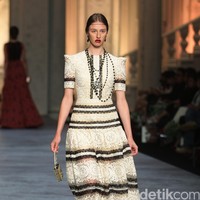 Koleksi terbaru dari brand Sebastian Red & Sebastian Sposa, dengan mengusung tema ARISTOCRAT bertempat di Ballroom The Ritz-Carlton Pasific Place. Jakarta. [Foto Mohammad Abduh/Wolipop]