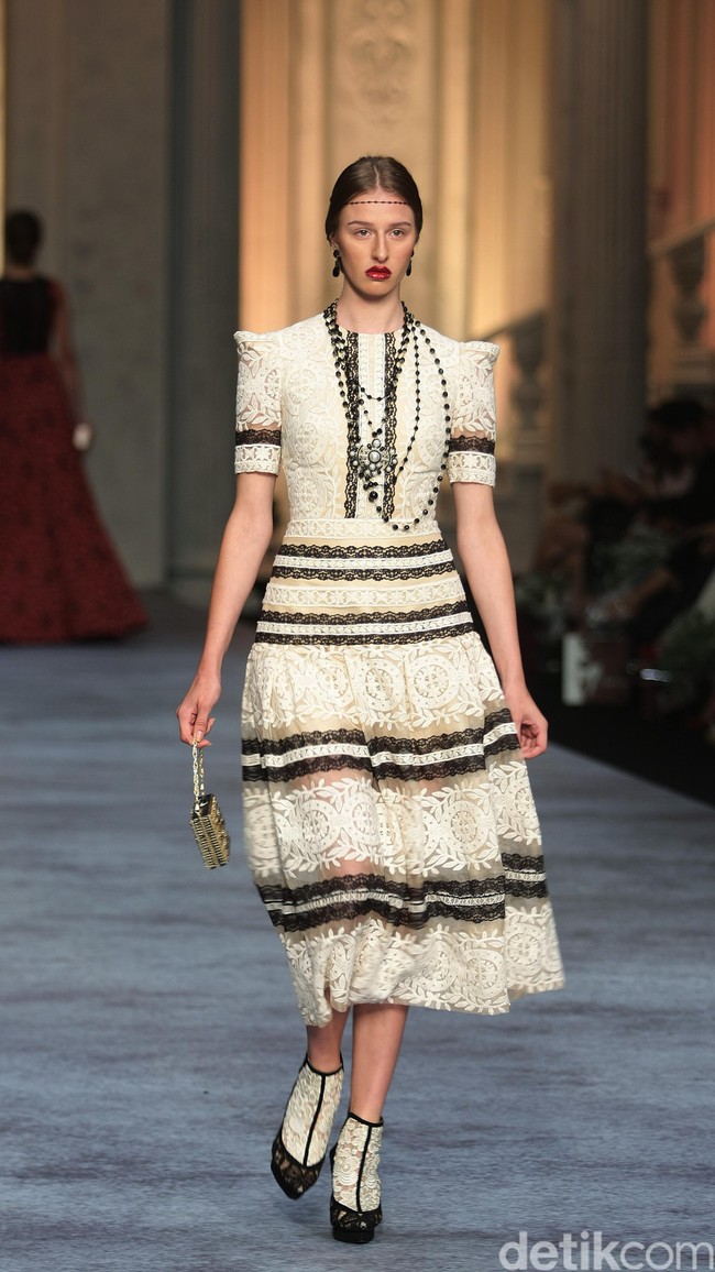 Koleksi terbaru dari brand Sebastian Red & Sebastian Sposa, dengan mengusung tema ARISTOCRAT bertempat di Ballroom The Ritz-Carlton Pasific Place. Jakarta. [Foto Mohammad Abduh/Wolipop]