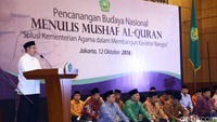 Lukman Hakim saat memberikan pidato di atas podium.