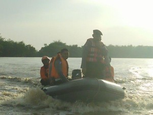 Antisipasi Kecelakaan Perahu, Polisi Patroli Susuri Bengawan Solo