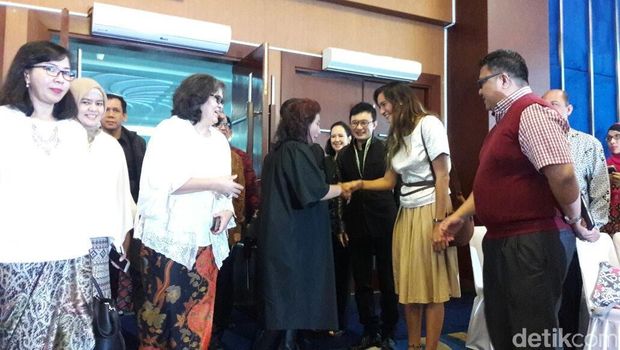Nadine Chandrawinata ke Kantor Susi, Ada Apa Ya?