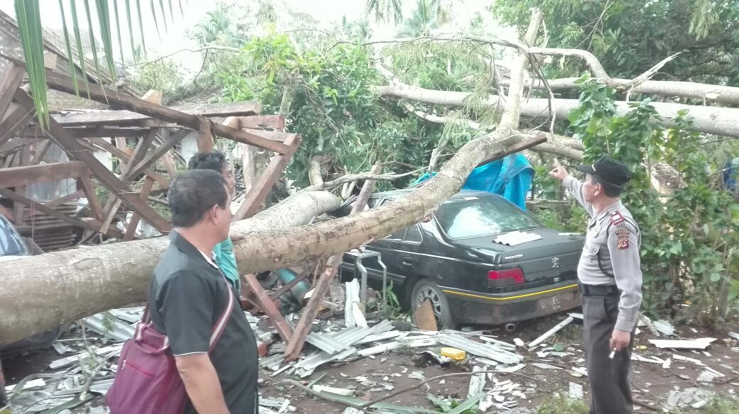 Ini Penampakan Puting Beliung yang Merusak Ratusan Rumah di Pangandaran