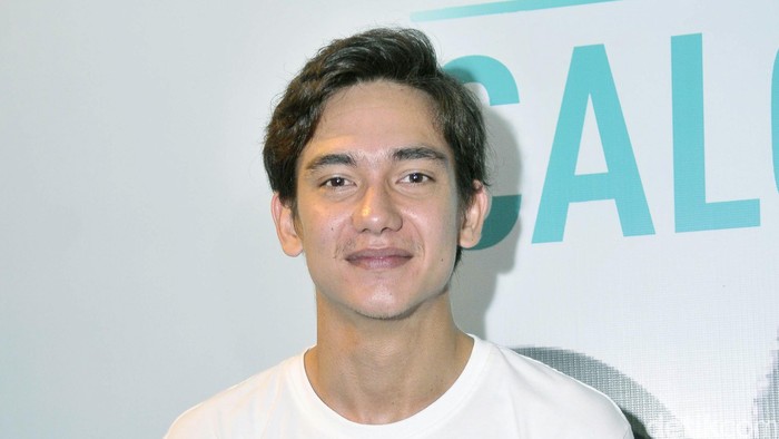 Adipati Dolken Ditanya Soal Akting: Kecilin Bisa Gedein Bisa
