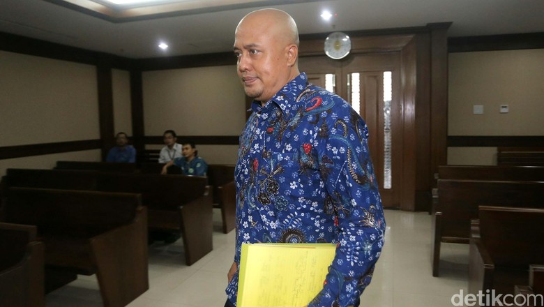 Anggota DPR Putu Sudiartana Hadapi Tuntutan Hari Ini Anggota DPR Putu Sudiartana Hadapi Tuntutan Hari Ini