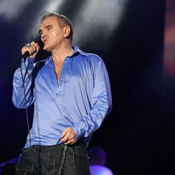 There Is A Light That Never Goes Out, Romantis tapi Liriknya Menyeramkan