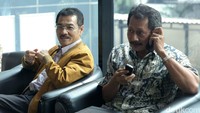 KPK memeriksa Gamawan Fauzi selama 6 jam sebagai saksi terkait kasus korupsi dalam pengadaan paket penerapan KTP berbasis nomor induk kependudukan secara nasional (E-KTP) 2011-2012 di Kementerian Dalam Negeri.