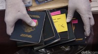 Buku pelaut jadi bukti yang disita terkait operasi tangkap tangan pungutan liar (pungli) oknum PNS di Kementerian Perhubungan.