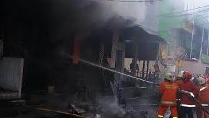 4 Ruko di Pejagalan Jakut Terbakar, 2 Orang Luka-Luka