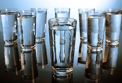 Apa Benar Kita Perlu Minum 8 Gelas Air Sehari?