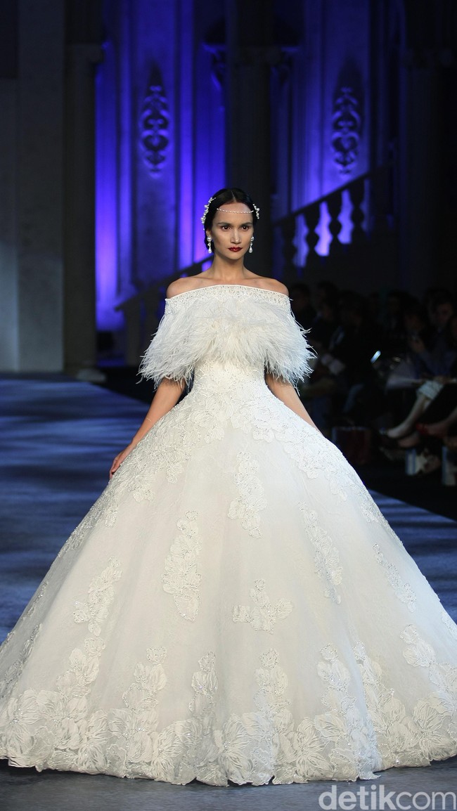 Koleksi terbaru dari brand Sebastian Red & Sebastian Sposa, dengan mengusung tema ARISTOCRAT bertempat di Ballroom The Ritz-Carlton Pasific Place. Jakarta. [Foto Mohammad Abduh/Wolipop]