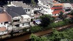 Penampakan Kali Krukut yang Sebabkan Banjir di Kemang