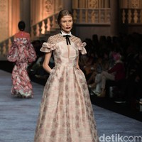 Koleksi terbaru dari brand Sebastian Red & Sebastian Sposa, dengan mengusung tema ARISTOCRAT bertempat di Ballroom The Ritz-Carlton Pasific Place. Jakarta. [Foto Mohammad Abduh/Wolipop]