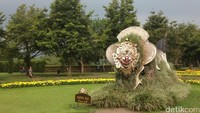 Beberapa tanaman dihias dengan berbagai rupa. Yang ini, bentuknya Barong Bali! (Afif/detikTravel)