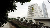 Hotel Pop! yang lahan parkirnya dibongkar berada di Jl Kemang Raya No 3.