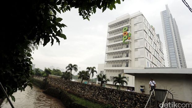 Tangani Banjir Kemang, Pemkot Jaksel Bongkar Lahan Parkir Hotel Pop!