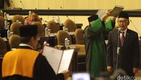 Ketua Mahkamah Agung (MA) Hatta Ali melantik Mohammad Saleh menjadi Ketua DPD RI.