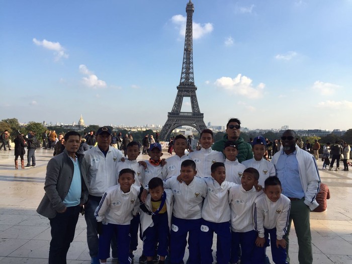 Kobarkan Semangat Menuju Final, Tim AQUADNC Garuda Muda 2016 Nikmati Kota Paris