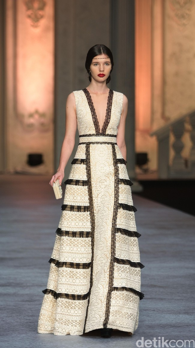 Koleksi terbaru dari brand Sebastian Red & Sebastian Sposa, dengan mengusung tema ARISTOCRAT bertempat di Ballroom The Ritz-Carlton Pasific Place. Jakarta. [Foto Mohammad Abduh/Wolipop]