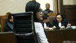 Bacakan Pledoi, Jessica Teteskan Air Mata