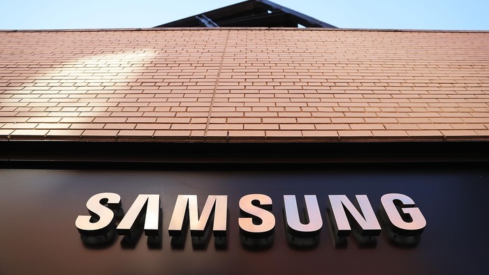 NEW YORK, NY - OCTOBER 11:  The new Samsung store stands in lower Manhattan on October 11, 2016 in New York City. Less than two months after its launch, Samsung Electronics has announced that it is discontinuing its flagship Galaxy Note 7 smartphone after repeated reports of fires starting in the phones. (Photo by Spencer Platt/Getty Images)