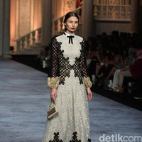 Koleksi terbaru dari brand Sebastian Red & Sebastian Sposa, dengan mengusung tema ARISTOCRAT bertempat di Ballroom The Ritz-Carlton Pasific Place. Jakarta. [Foto Mohammad Abduh/Wolipop]