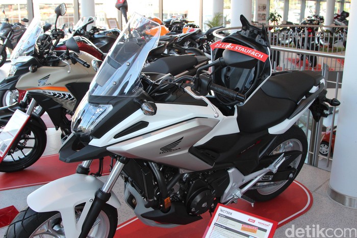 Honda NC750X di diler motor dan mobil Honda di Frankfurt Jerman