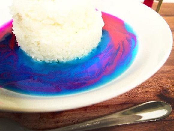 Uniknya Kari Berwarna Pink dan Biru dari Jepang!