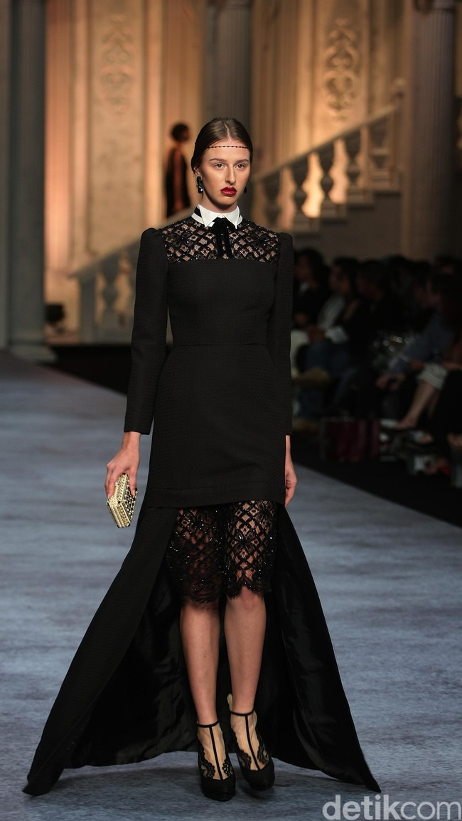 Koleksi terbaru dari brand Sebastian Red & Sebastian Sposa, dengan mengusung tema ARISTOCRAT bertempat di Ballroom The Ritz-Carlton Pasific Place. Jakarta. [Foto Mohammad Abduh/Wolipop]