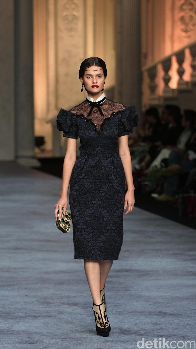 Koleksi terbaru dari brand Sebastian Red & Sebastian Sposa, dengan mengusung tema ARISTOCRAT bertempat di Ballroom The Ritz-Carlton Pasific Place. Jakarta. [Foto Mohammad Abduh/Wolipop]