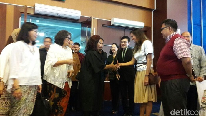Nadine Chandrawinata ke Kantor Susi, Ada Apa Ya?