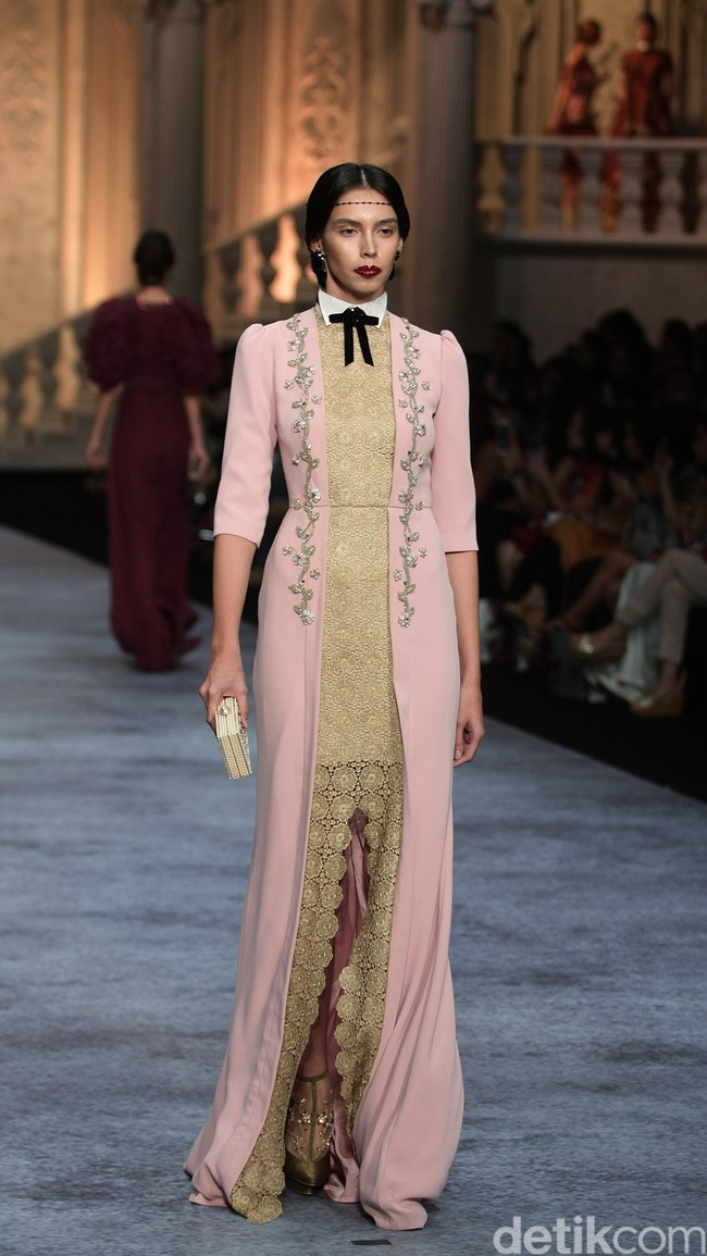 Koleksi terbaru dari brand Sebastian Red & Sebastian Sposa, dengan mengusung tema ARISTOCRAT bertempat di Ballroom The Ritz-Carlton Pasific Place. Jakarta. [Foto Mohammad Abduh/Wolipop]