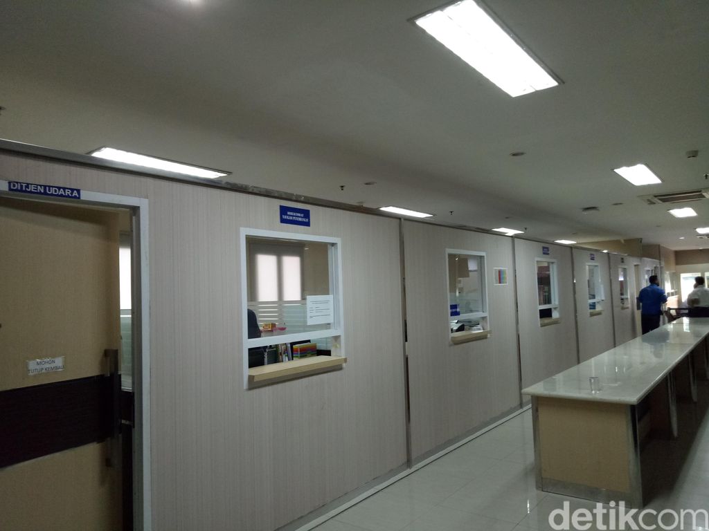 Kantor pelayanan Ditjen Udara dan Darat masih buka (Foto: Ahmad Ziaul Fitrahudin/detikcom)