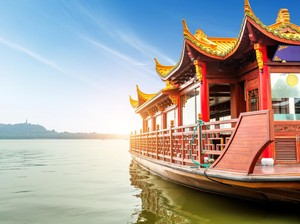 Menjadikan Danau Toba Seperti Danau Xi Hu di China
