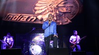 Pria yang pernah menjadi seorang jurnalis musik itu tampaknya paham benar cara memanjakan penontonnya. (Dok. Kios Play)