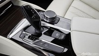 Transmisi menggunakan transmisi 6 speed manual atau transmisi Steptronic 8 percepatan. Foto: BMW