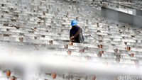 Pengerjaan renovasi SUBGK terus dikebut oleh para pekerja.