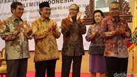 Seminar nasional DPD tersebut membahas penguatan DPD RI sebagai kekuatan penyeimbang dalam parlemen Indonesia dari berbagai sudut pandang menuju Amandemen Kelima UUD 1945.