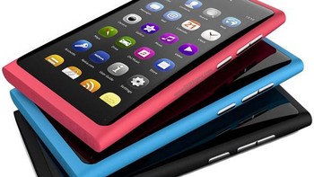 Rilis tahun 2009, Nokia N9 memakai sistem operasi MeeGo,desainnya keren, dan speknya menjanjikan. Tapi mungkin karena OS-nya yang asing, akhirnya tidak banyak peminatnya. Foto: Istimewa